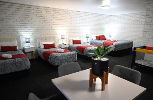 West Wyalong Hotel | Cameo Inn Motel