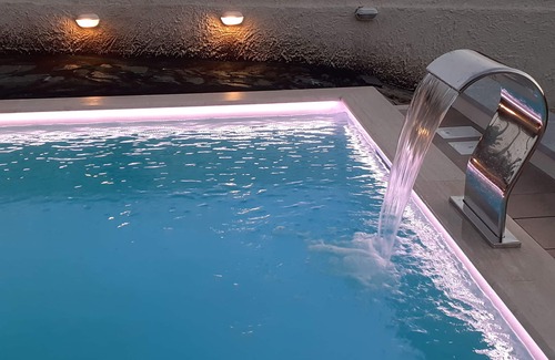 Sarzana House | Camera con Bagno in Villa con Piscina e Giardino