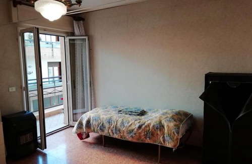 Avellino House | CAMERA IN APPARTAMENTO CENTRALE PER SOLE DONNE