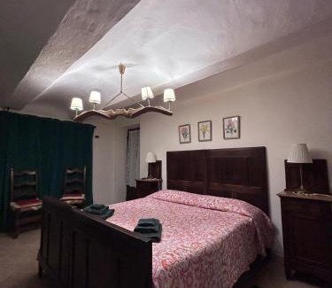 Castellero Apartment | Camera Privata Glicine