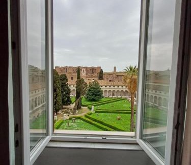 Rione XVIII Castro Pretorio House | Camera x2 con splendida vista sulle Terme di Diocleziano e sul Chiostro di Michelangelo