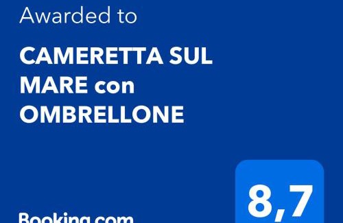 Fondi House | CAMERETTA SUL MARE con OMBRELLONE