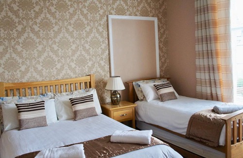 Aberdeen West End House | Camillia Guest House