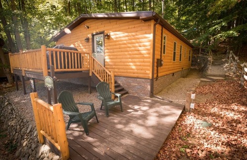 Old Forge House | Camp Bear Path - Cozy Cabin on Hollywood Hills Road with Lake Access