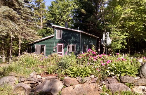 Sidney Cottage | Camp Betty' Lakeside Retreat