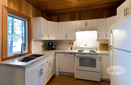 Bala Cottage | Camp Meda on Meda Island on Lake Muskoka! Complete Privacy! Sauna!