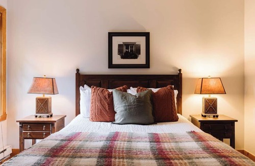 Lac Superieur Village Ski Chalet | Camp Nord Tremblant- Jacuzzi/ 2 min Ski
