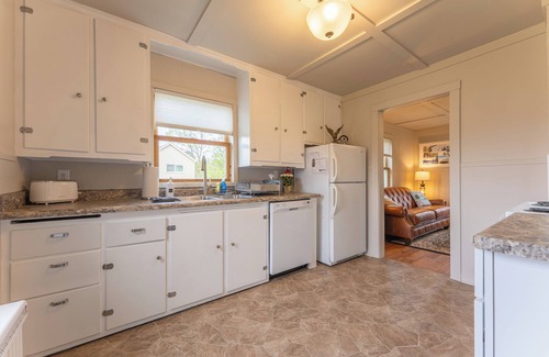 Ely House | Camp Street Haven: 2-bedroom peaceful getaway