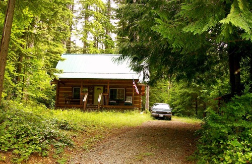 Hoodsport Cabin | Camp Wolf at Lake Cushman
