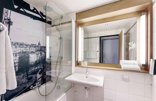 Le Blanc-Mesnil Hotel | Campanile Le Blanc Mesnil