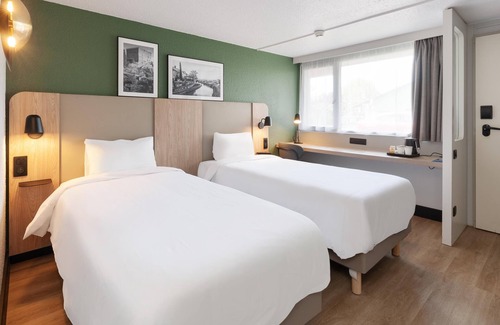 Epone Hotel | Campanile Nature - Épône