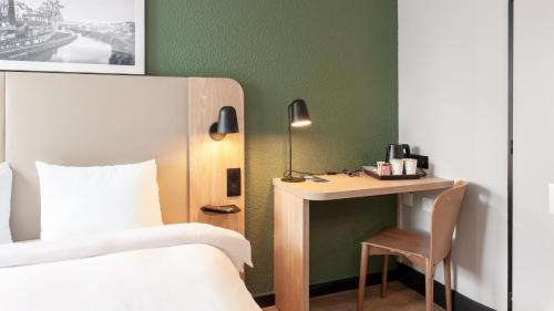 Epone Hotel | Campanile NATURE - Epône