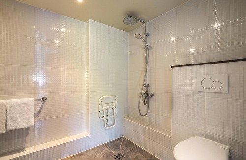 Neuville Hotel | Campanile Vire