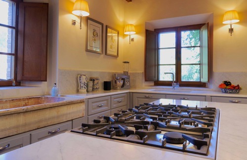 Castelnuovo Berardenga Villa | Camparone Light by ArcenoRentalsClub Magnificent Chianti Villa Pool Concierge