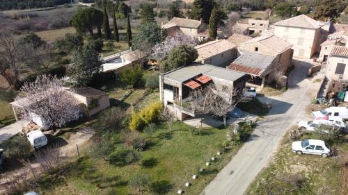 Bedoin House | campdebaseventoux, vue sur le ventoux insolite