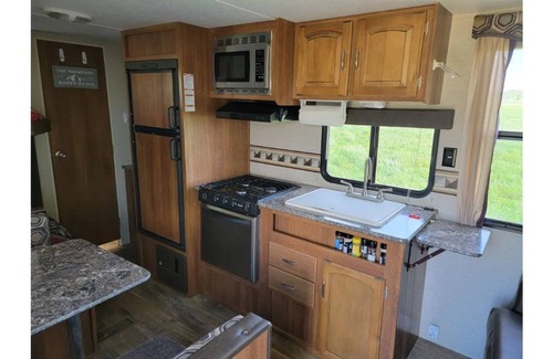 Cody House | Camper at Mountain Haven-WiFi/AC/outdoor fire pit/grill/hammocks/picnic table