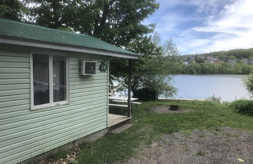 Saint-Augustin-de-Desmaures Cabin | Camping - Chalets Lac St-Augustin