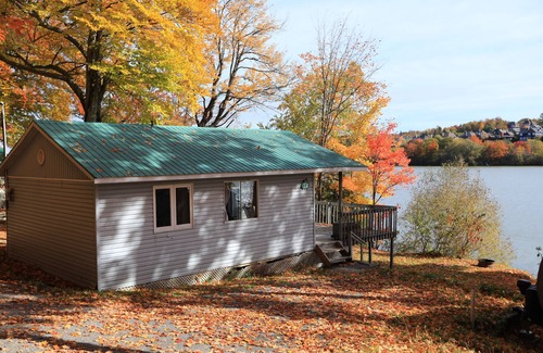 Saint-Augustin-de-Desmaures Cabin | Camping - Chalets Lac St-Augustin