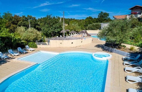 Castries House | Camping 3 étoiles - Piscine - ccbbh0b