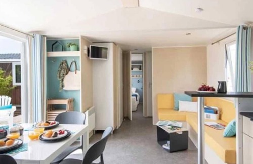 Locmaria-Berrien House | Camping 3 étoiles - Piscine - ccafbca