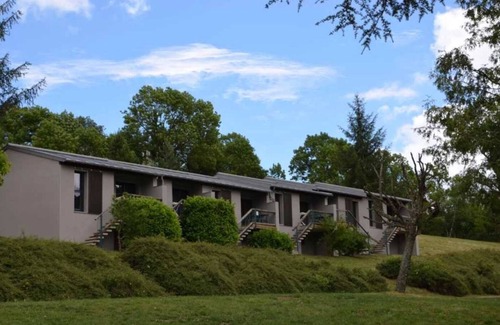 Meyrueis House | Camping 3 étoiles - Piscine - eeegge
