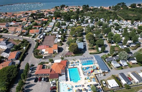 La Plaine-sur-Mer House | Camping 4 étoiles - Parc aquatique - ccbbh0h