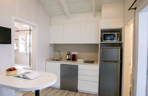 Tamarit House | Camping 4 étoiles - Piscine - eeebbb