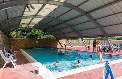 Saint-Julien-des-Landes House | Camping 5 étoiles - Piscine - ccbbdih