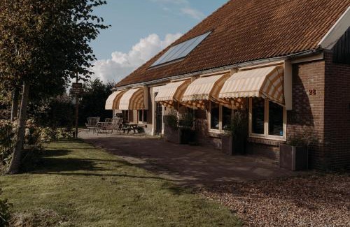 Breezand Other | Camping De Tulpenweide lege Kampeerplaats, lege plaats op het gras zonder bed