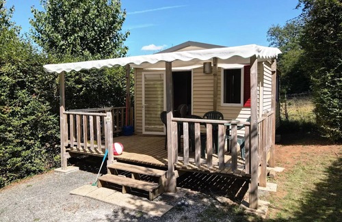 Marcillac-Saint-Quentin House | Camping Le Pont de Mazerat * - Mobilhome 21 m2: A small comfortable model for a duo or trio 4 people