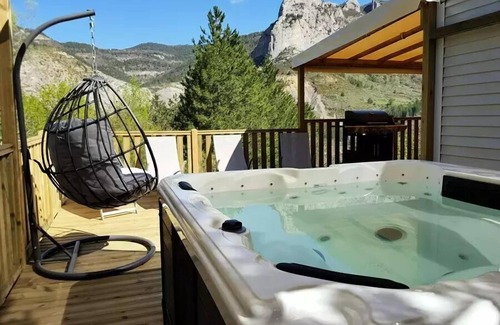 Orpierre House | Camping les Princes d'Orange* - Cottage Espace Classic 4 rooms for 6 people Air-conditioned Garden view
