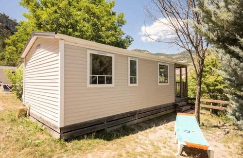 Orpierre House | Camping les Princes d'Orange* - Loggia Confort 3 room apartment for 4 people Mountain view Air-conditioned