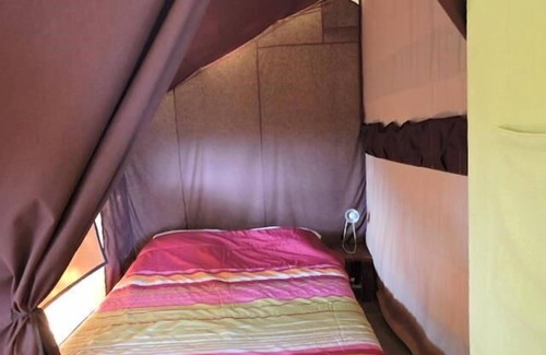 Venterol RV Rental | Camping Les Terrasses Provençales* - Tent Lodge 3 rooms 4 people Without Sanitary