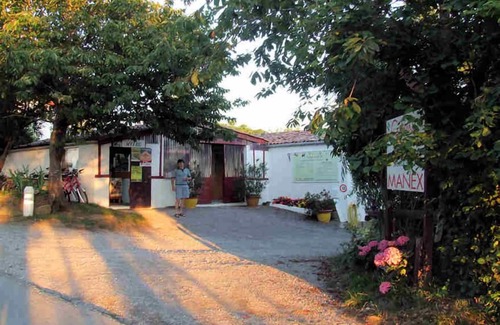 Saint-Pee-sur-Nivelle RV Rental | Camping Manex - Mobil-Home