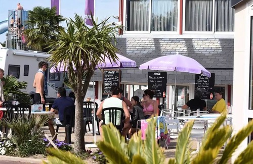 La Baule-Escoublac House | Campsite La Roseraie * - Cottage Quatro - 4 bedrooms: 39 m² + 15 m² semi-covered terrace for 8 people