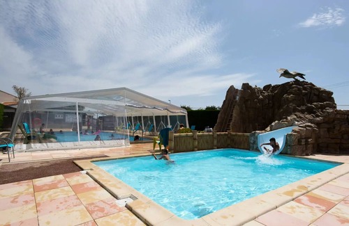 Saint-Vincent-sur-Jard House | Campsite la Mouette Cendrée * - Canvas Bungalow 3 rooms 4 people Without Toilet blocks