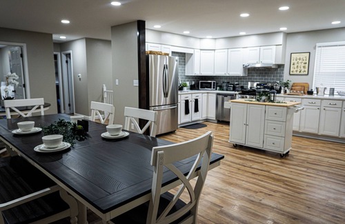 West Lafayette House | Campus Retreat 2-min from Purdue, Big Garage, 6 Car Driveway, Huge Deck & Patio