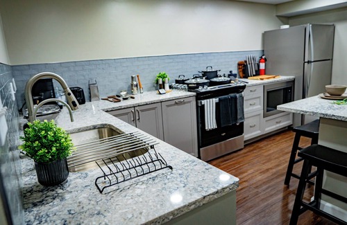 West Lafayette House | Campus Retreat 2-min from Purdue, Big Garage, 6 Car Driveway, Huge Deck & Patio