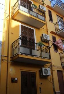 Montelepre Apartment | Camurría Sicily home