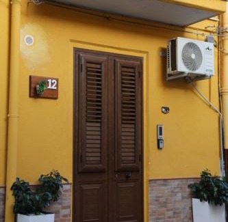 Montelepre Apartment | Camurría Sicily home