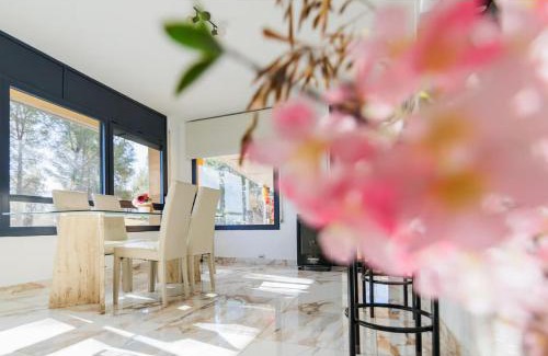 Cervello Apartment | Can Camarassa Escapada Relax con Piscina y Jacuzzi