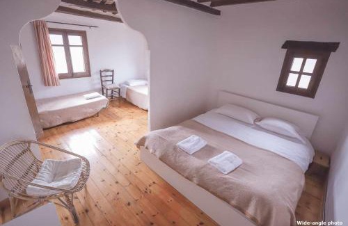 Maia de Montcal House | Can Canals Rectoria de Dosquers