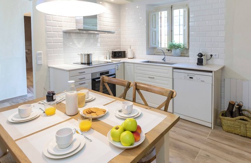 Monells House | Can Cristus a Monells , Casa Rural con Encanto Ideal Para Familias
