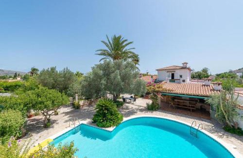Les Palmeres Villa | Can Malondra, villa para 8 con piscina y jardines