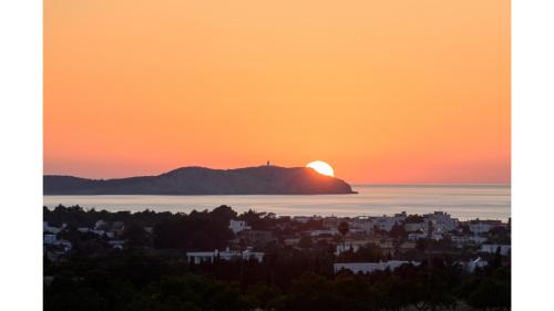 San Antonio Bay Villa | Can Mestre is a huge Villa with stunning sunset views near to San Antonio