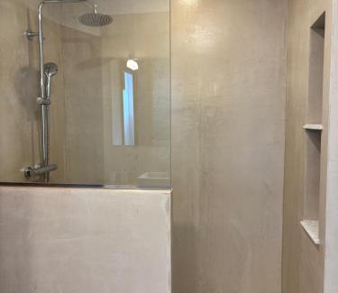 Campllong House | Can Pou, charming village house in Girona