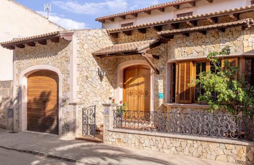 Petra House | Can Roca