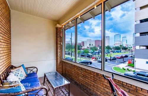Hyde Park Apartment | Can't Buy Me Love - U of Tampa Flat in N Hyde Park