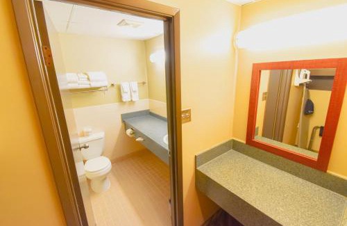 Winnipeg Hotel | Canad Inns Destination Centre Garden City