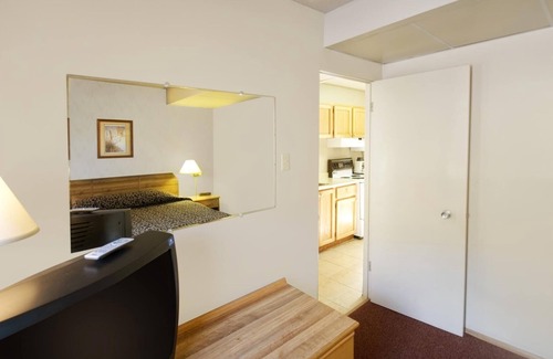 Cache Creek Hotel | Canadas Best Value Desert Inn & Suites Cache Creek
